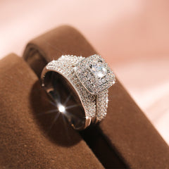 Luxury Rhinestone Engagement Ring in New Fashion